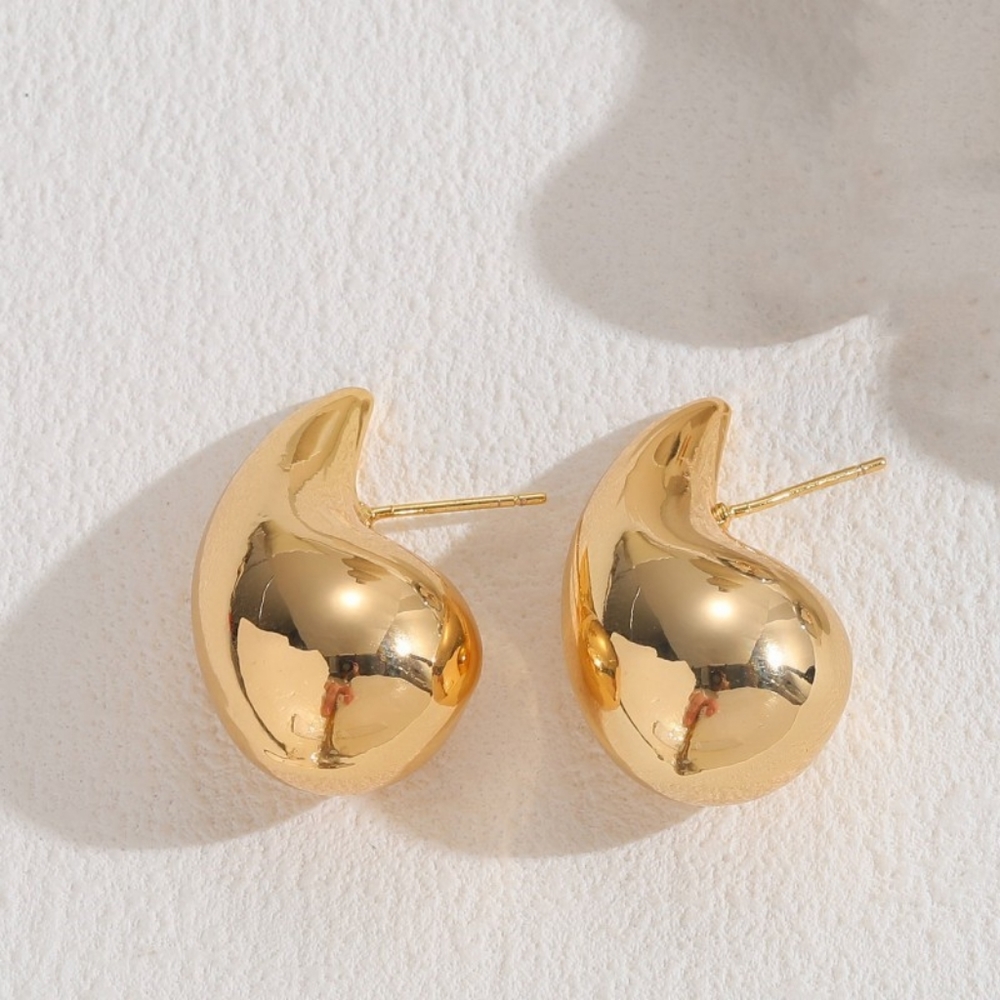 Huggy earrings